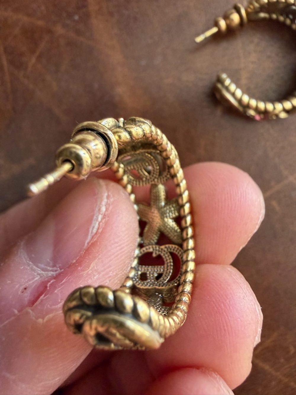 GUCCI HOOP EARRINGS - Picture 6 of 10